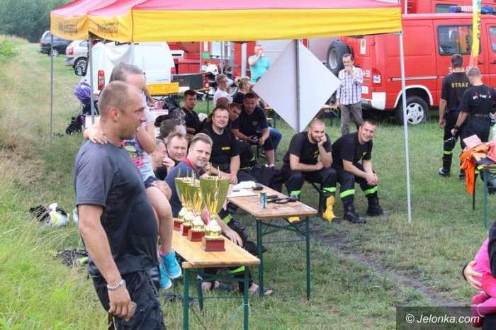 strazacka-pika-wodna-na-jeleniogorskich-boniach-foto-59077