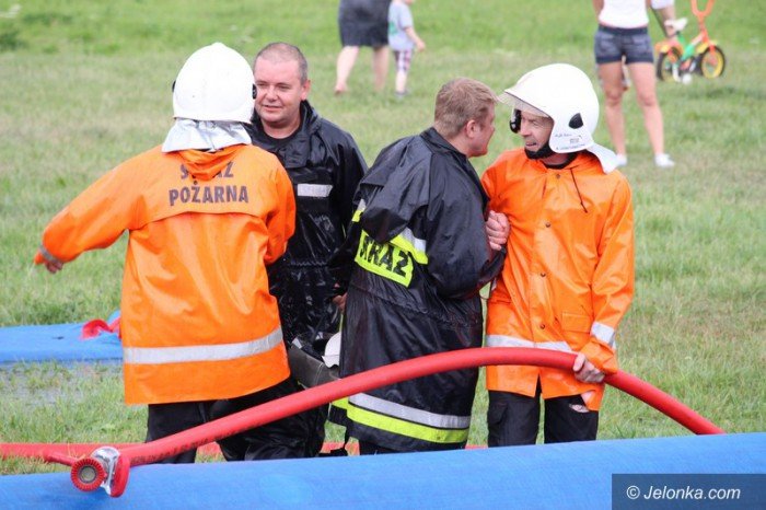 strazacka-pika-wodna-na-jeleniogorskich-boniach-foto-59077