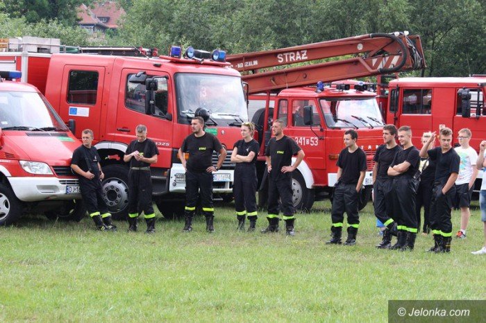 strazacka-pika-wodna-na-jeleniogorskich-boniach-foto-59077