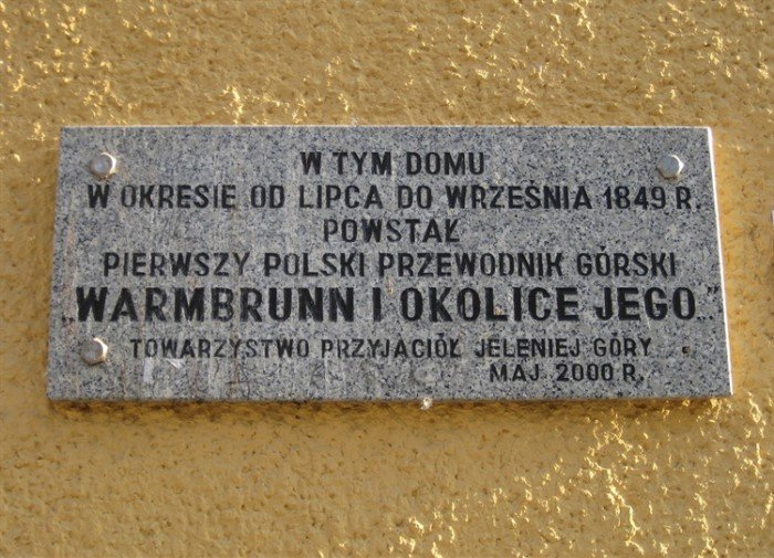 Tablica pamiątkowa na budynku Pawilonu Marysieńka