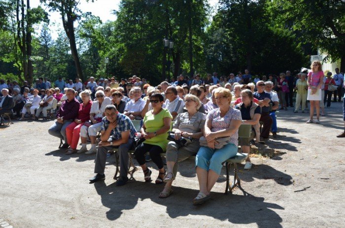 spotkanie-z-operowym-duetem-w-parku-zdrojowym-foto-59088