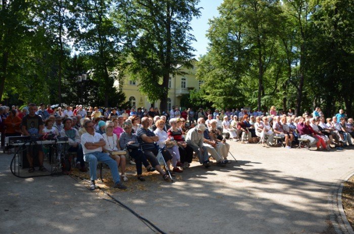 spotkanie-z-operowym-duetem-w-parku-zdrojowym-foto-59088
