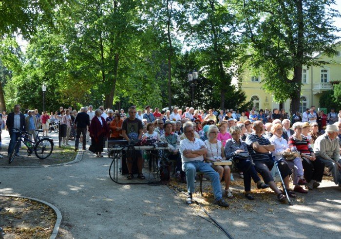 spotkanie-z-operowym-duetem-w-parku-zdrojowym-foto-59088
