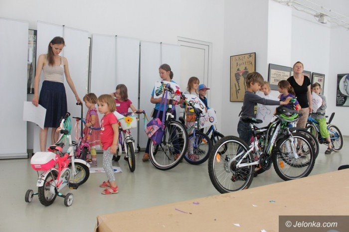 dzieci-zdobiy-swoje-rowery-w-galerii-bwa-foto-59089