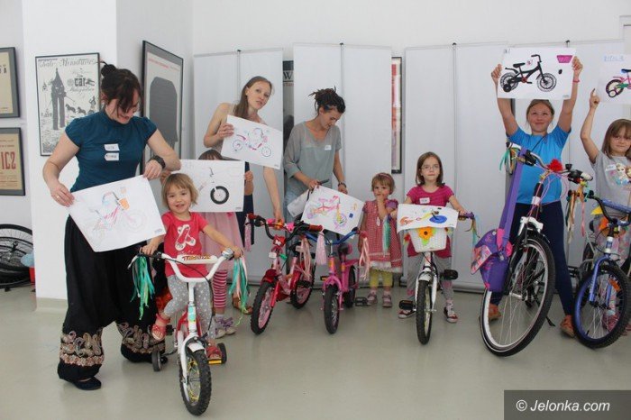 dzieci-zdobiy-swoje-rowery-w-galerii-bwa-foto-59089