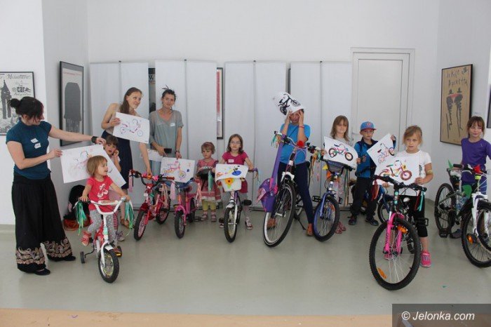 dzieci-zdobiy-swoje-rowery-w-galerii-bwa-foto-59089