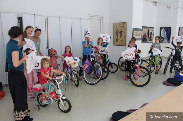 dzieci-zdobiy-swoje-rowery-w-galerii-bwa-foto-59089