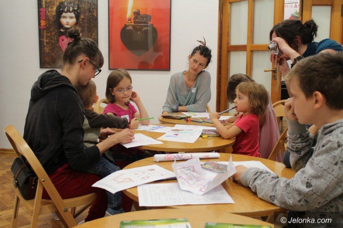 dzieci-zdobiy-swoje-rowery-w-galerii-bwa-foto-59089