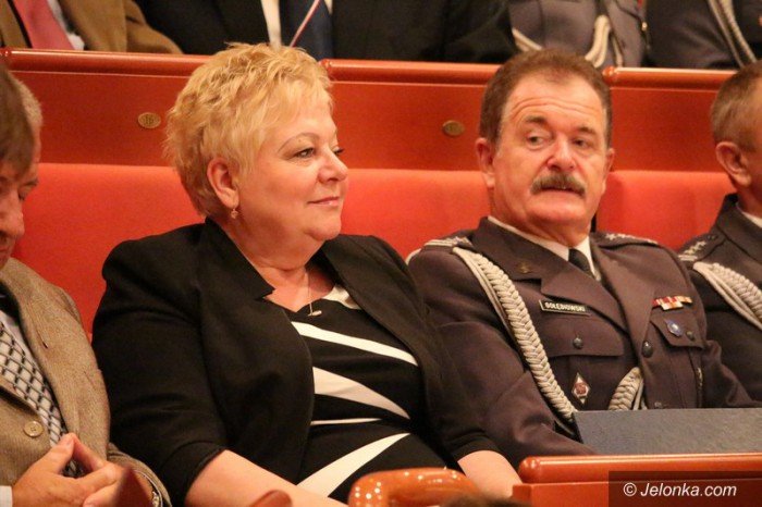 odznaczenia-i-awanse-policjantom-wreczone-foto-59125