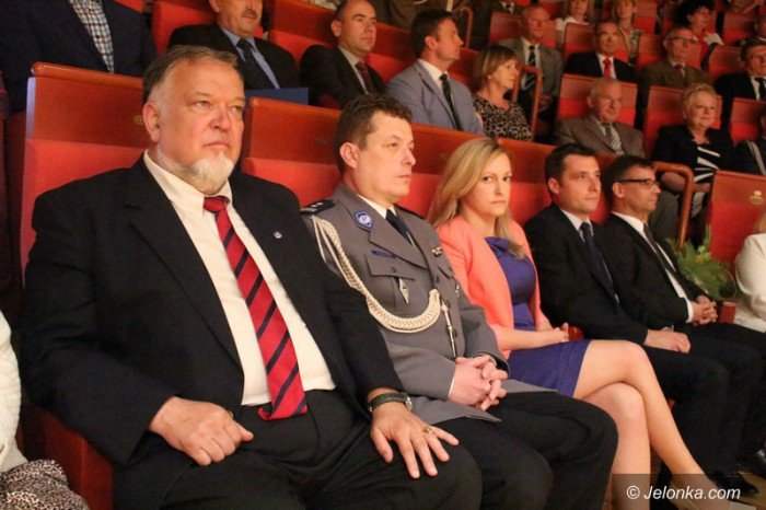 odznaczenia-i-awanse-policjantom-wreczone-foto-59125