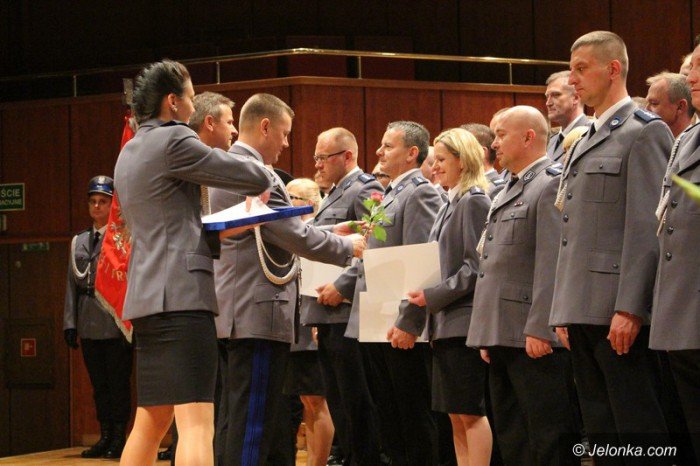 odznaczenia-i-awanse-policjantom-wreczone-foto-59125