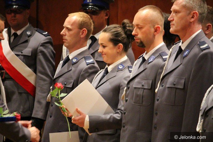 odznaczenia-i-awanse-policjantom-wreczone-foto-59125