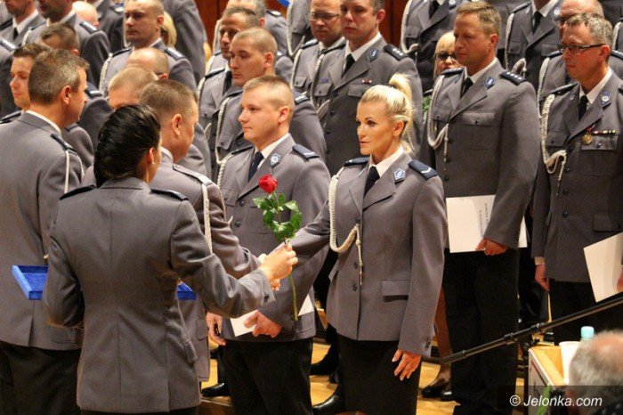 odznaczenia-i-awanse-policjantom-wreczone-foto-59125