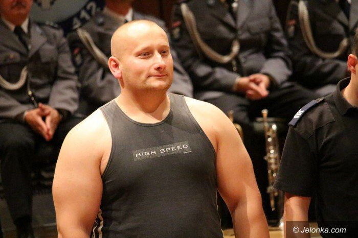 odznaczenia-i-awanse-policjantom-wreczone-foto-59125