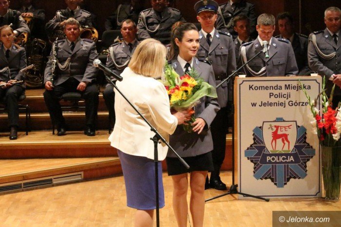 odznaczenia-i-awanse-policjantom-wreczone-foto-59125