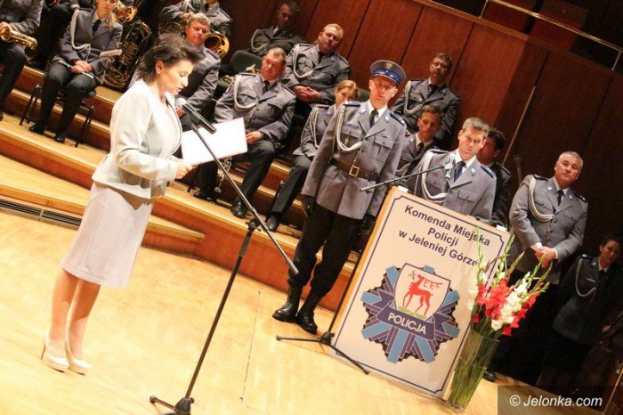 odznaczenia-i-awanse-policjantom-wreczone-foto-59125