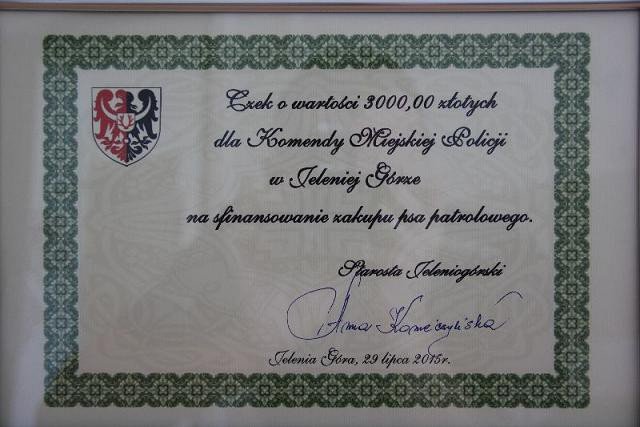 starosta-przekazaa-czek-na-zakup-psa-policyjnego-foto-59143