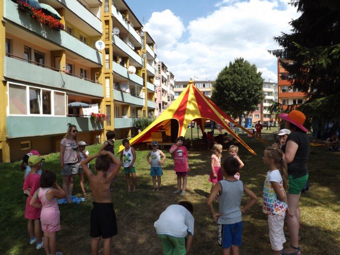 trwa-skok-w-blok-i-mnostwo-sie-dzieje-fot-59229