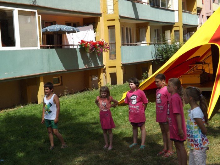 trwa-skok-w-blok-i-mnostwo-sie-dzieje-fot-59229