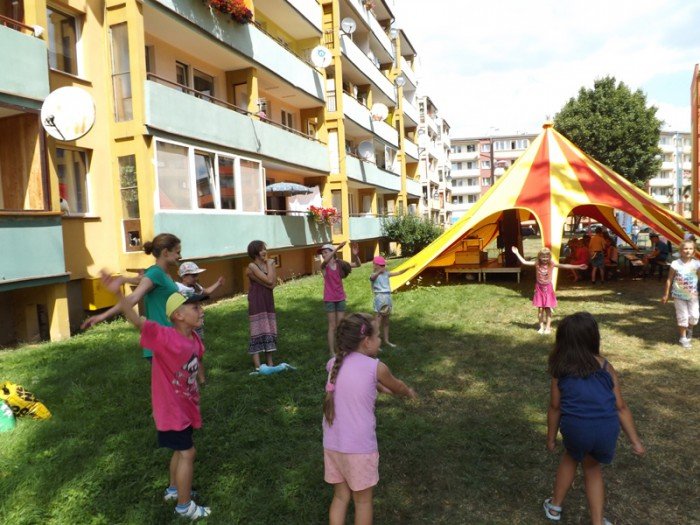 trwa-skok-w-blok-i-mnostwo-sie-dzieje-fot-59229