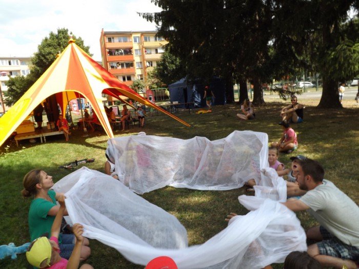 trwa-skok-w-blok-i-mnostwo-sie-dzieje-fot-59229