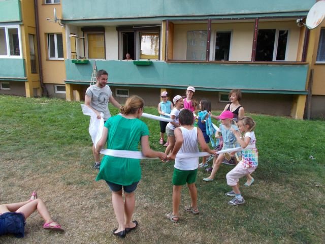 trwa-skok-w-blok-i-mnostwo-sie-dzieje-fot-59229