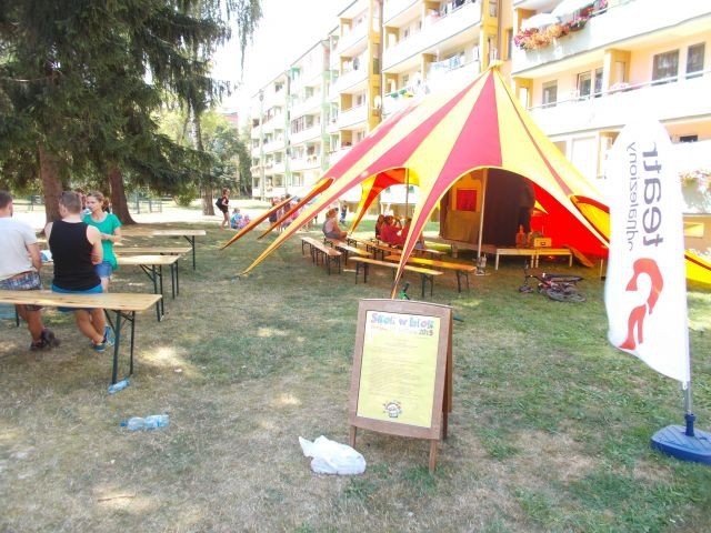 trwa-skok-w-blok-i-mnostwo-sie-dzieje-fot-59229