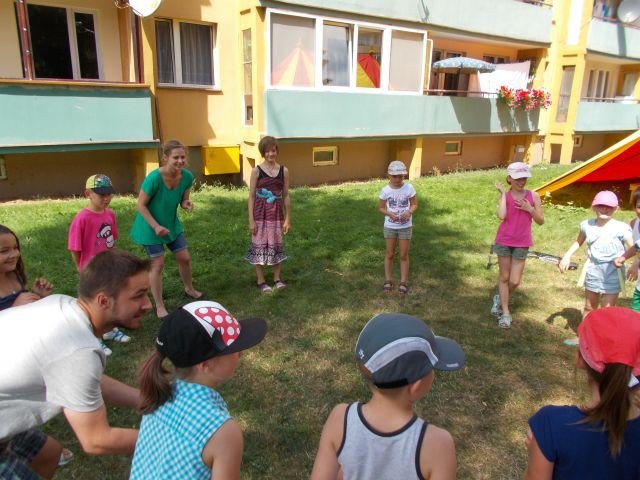 trwa-skok-w-blok-i-mnostwo-sie-dzieje-fot-59229