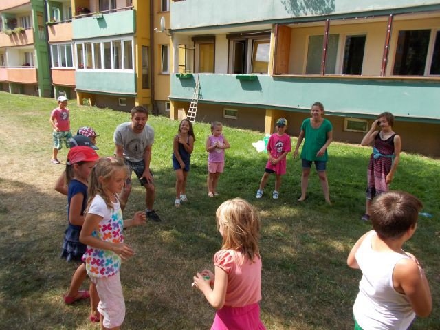 trwa-skok-w-blok-i-mnostwo-sie-dzieje-fot-59229