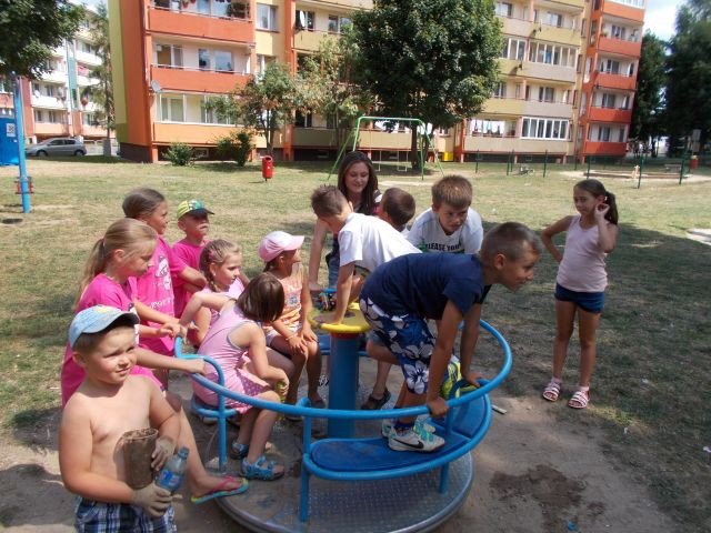 trwa-skok-w-blok-i-mnostwo-sie-dzieje-fot-59229