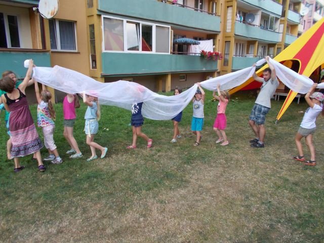 trwa-skok-w-blok-i-mnostwo-sie-dzieje-fot-59229
