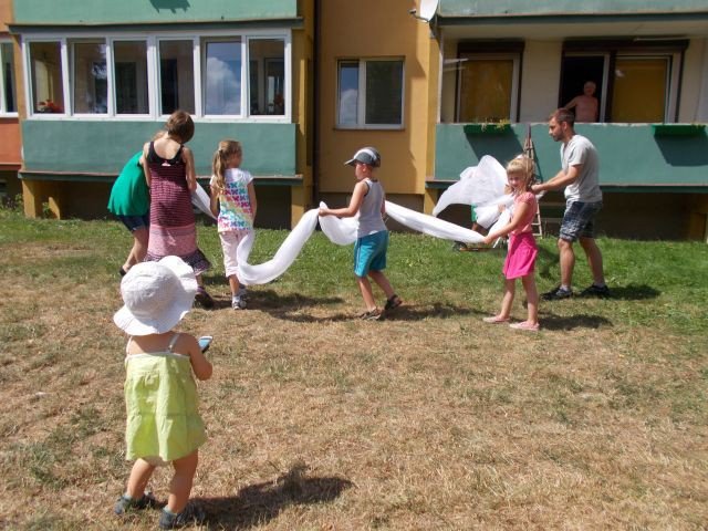 trwa-skok-w-blok-i-mnostwo-sie-dzieje-fot-59229