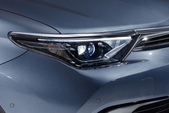 toyota-auris-kompakt-i-kombi-z-trzema-napedami-do-wyboru-59329