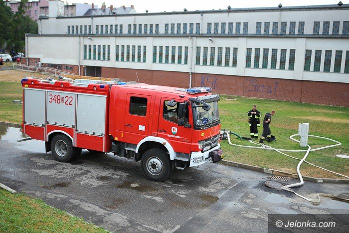 basen-na-murawie-mecz-karkonoszy-odwoany-foto-59395