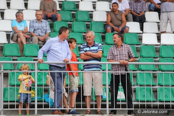 basen-na-murawie-mecz-karkonoszy-odwoany-foto-59395