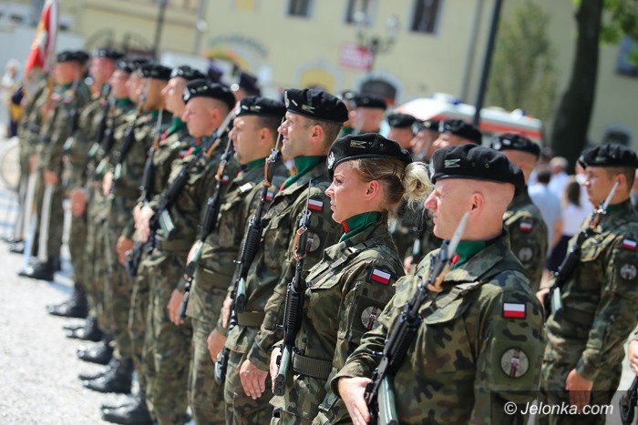 uroczyscie-w-dniu-swieta-wojska-polskiego-foto-59402