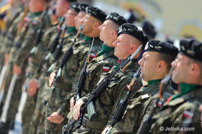 uroczyscie-w-dniu-swieta-wojska-polskiego-foto-59402