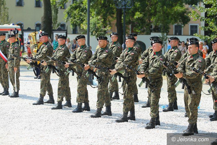 uroczyscie-w-dniu-swieta-wojska-polskiego-foto-59402