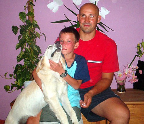 Bartek z Albertem i psem Nelką.