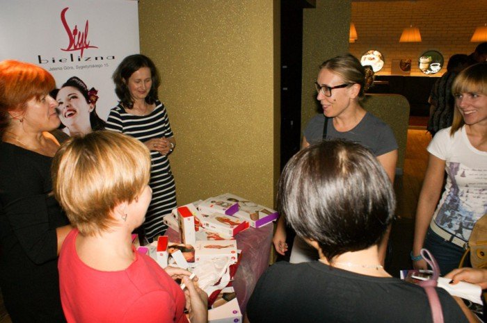 salwy-smiechu-w-kinie-kobiet-foto-59579