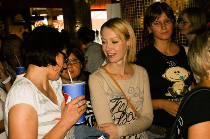 salwy-smiechu-w-kinie-kobiet-foto-59579