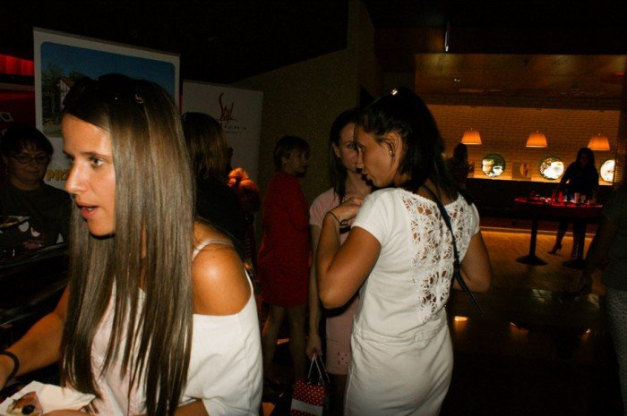 salwy-smiechu-w-kinie-kobiet-foto-59579