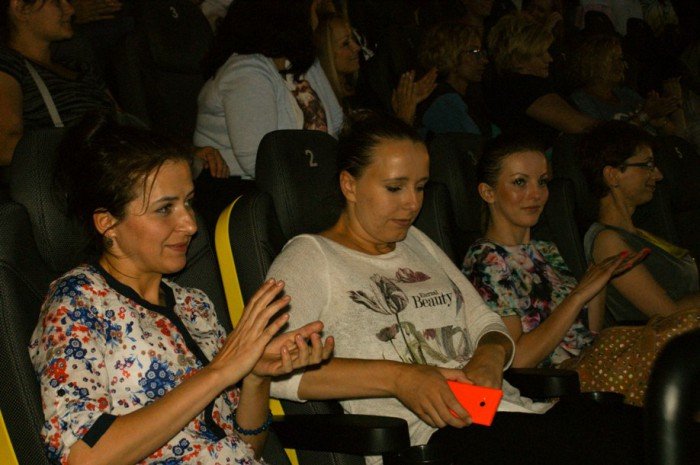 salwy-smiechu-w-kinie-kobiet-foto-59579
