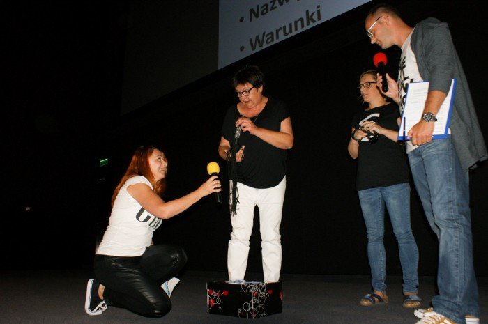 salwy-smiechu-w-kinie-kobiet-foto-59579