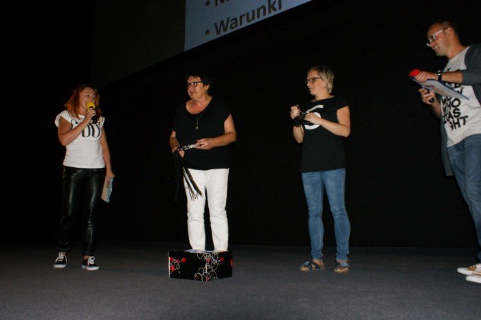 salwy-smiechu-w-kinie-kobiet-foto-59579
