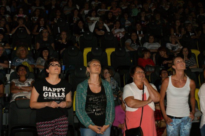 salwy-smiechu-w-kinie-kobiet-foto-59579