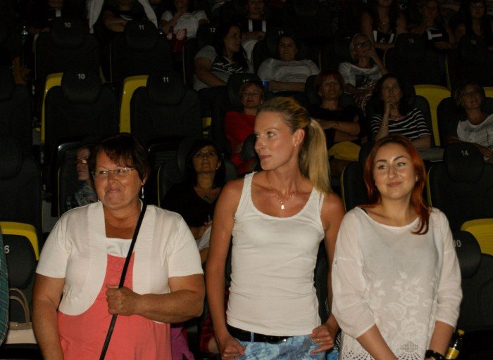 salwy-smiechu-w-kinie-kobiet-foto-59579