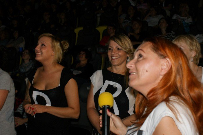 salwy-smiechu-w-kinie-kobiet-foto-59579