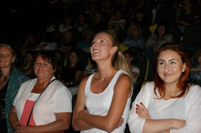salwy-smiechu-w-kinie-kobiet-foto-59579