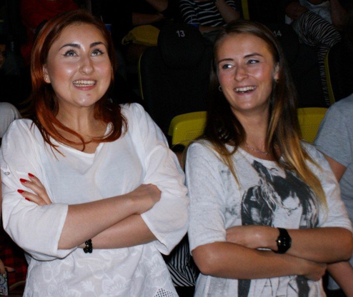 salwy-smiechu-w-kinie-kobiet-foto-59579